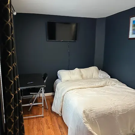 Fidelia Crystal Room, Queen Bed Minutes From Newark Liberty International Airport And Newark Penn Station Irvington Exterior photo