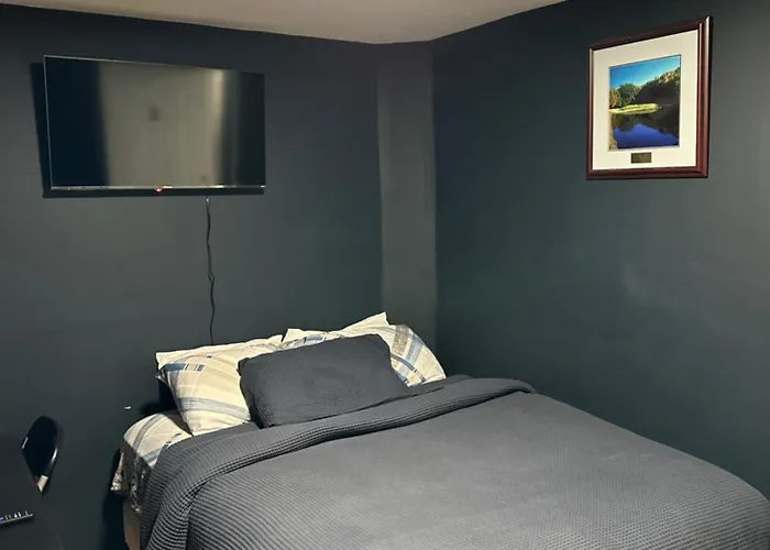 Fidelia Crystal Room, Queen Bed Minutes From Newark Liberty International Airport And Newark Penn Station