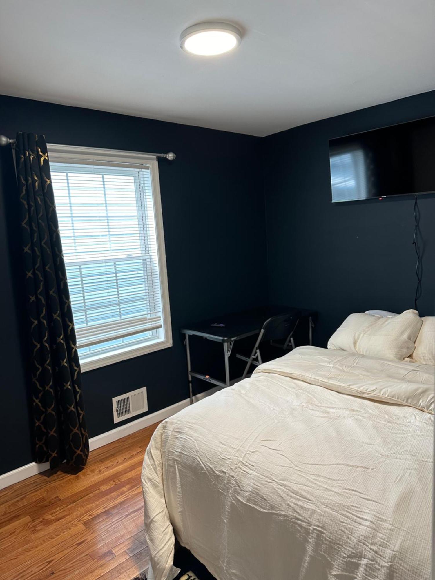Homestay Fidelia Crystal Room, Queen Bed Minutes From Newark Liberty International Airport And Newark Penn Station *