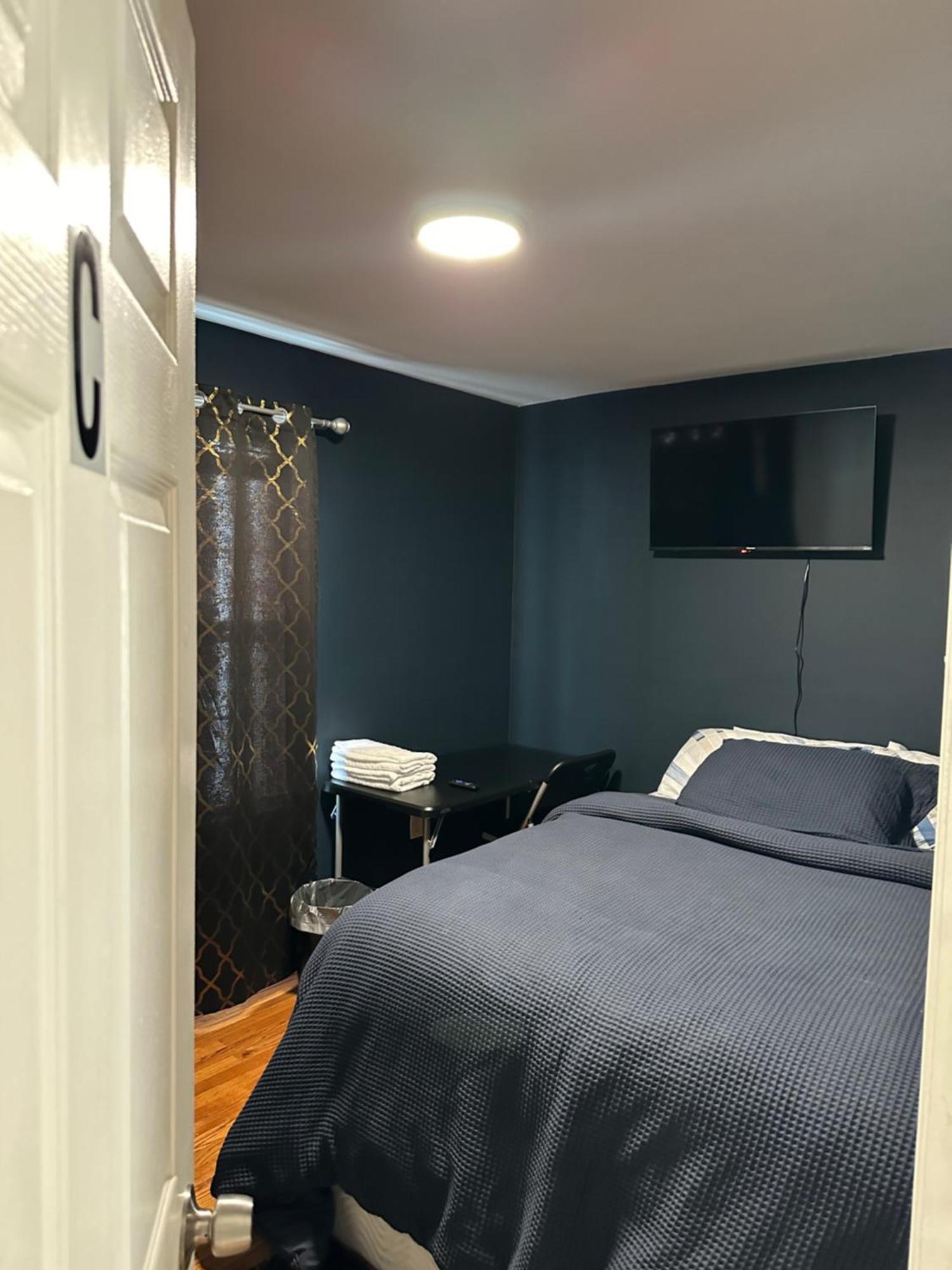 Fidelia Crystal Room, Queen Bed Minutes From Newark Liberty International Airport And Newark Penn Station Homestay Irvington
